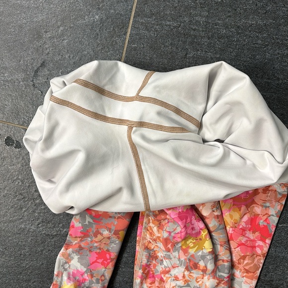 28” Floral Leggings - Picture 3 of 4